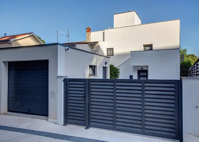 Miema With Jacuzzi Apartamento