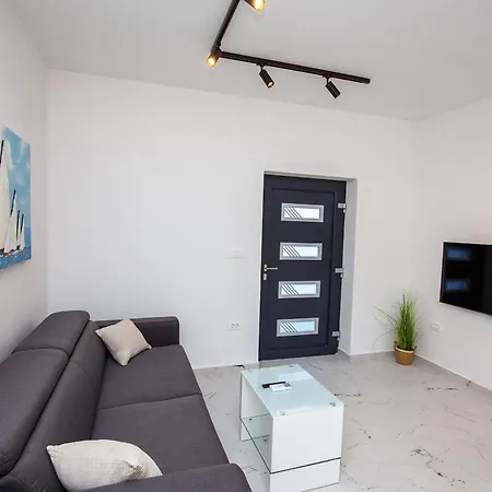 Miema With Jacuzzi דירה זאדאר