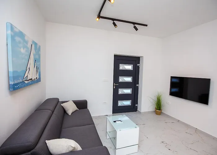 Miema With Jacuzzi דירה זאדאר