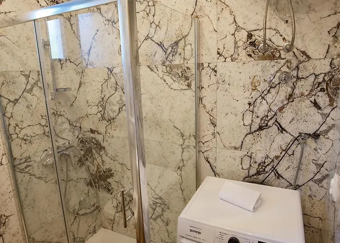 Miema With Jacuzzi Apartman *